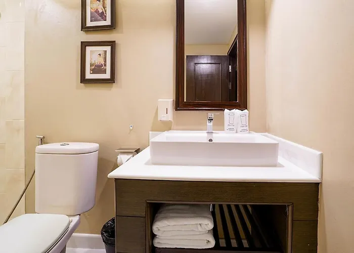 Отель Baan Sukhumvit Soi 20