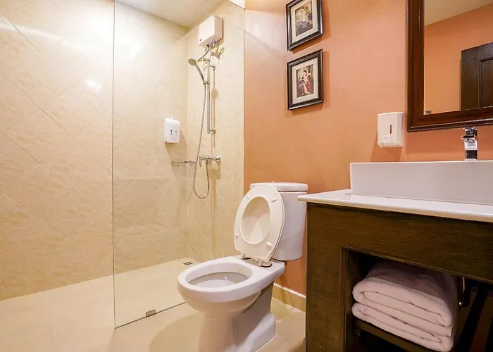 Отель Baan Sukhumvit Soi 20