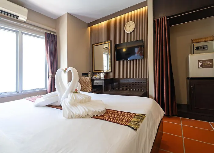 Отель Baan Sukhumvit Soi 20 3*