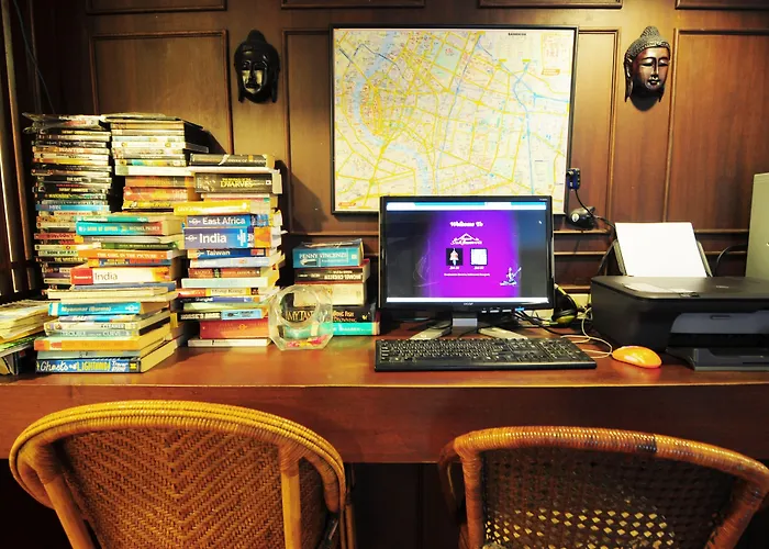 Отель Baan Sukhumvit Soi 20
