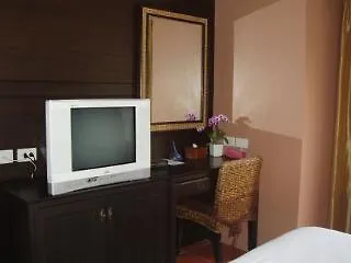 Отель Baan Sukhumvit Soi 20