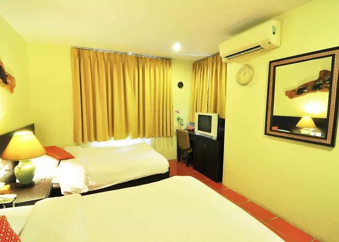 Отель Baan Sukhumvit Soi 20 3*